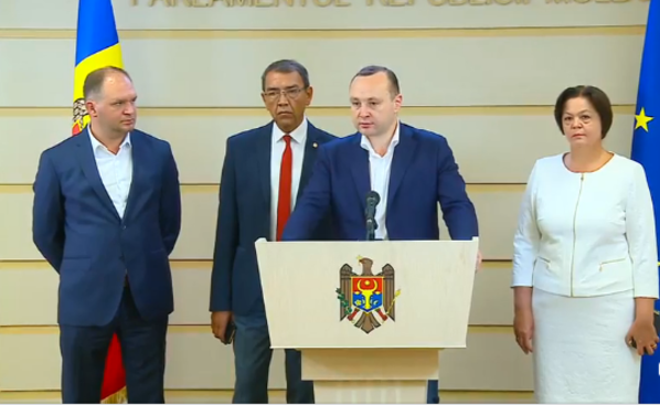 Социалисты осуждают, но поддерживают