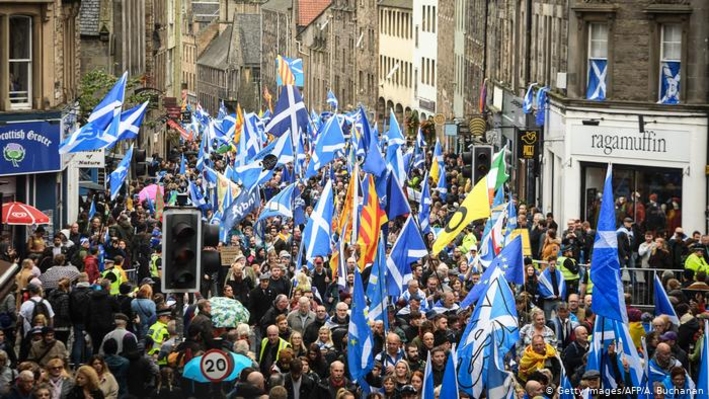 Тысячи шотландцев вышли на марш за независимость