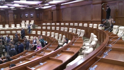 Член ПКРМ в парламенте: «Вы чего смеетесь, дебилы?!»