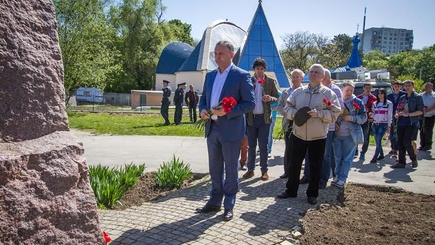 Социалисты возложили цветы к Мемориальному комплексу «Герои Чернобыля»