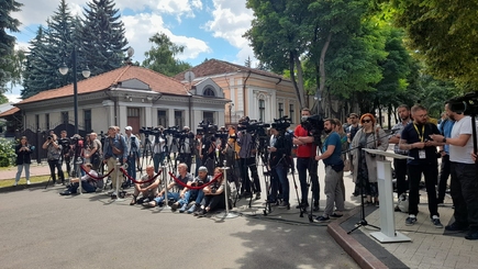 Эммануэль Макрон прилетел в Кишинев