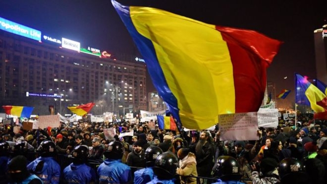 Сотни тысяч протестующих в Румынии: кто они и чего добиваются?