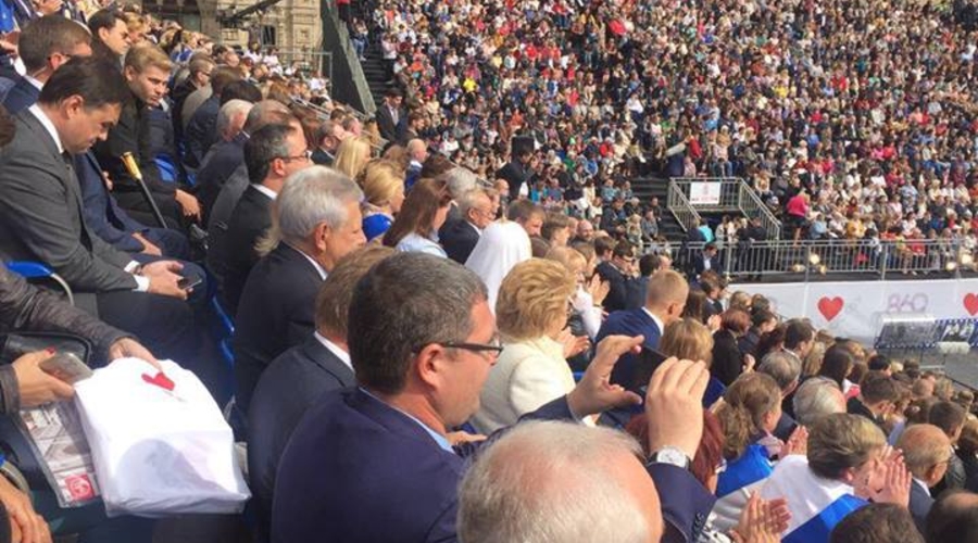 Усатый вместе с Путиным на Красной площади