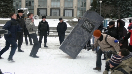 Лига русской молодежи уничтожила  «камень Гимпу»
