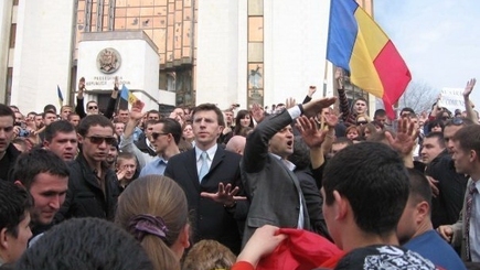 Столичная мэрия первой отметила третью годовщину апрельских событий