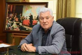 Бессменный лидер не болеет ковидом