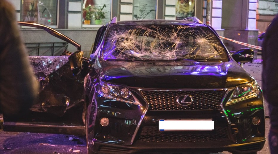 В центре Харькова джип влетел в толпу: много погибших (ВИДЕО содержит сцены смерти)