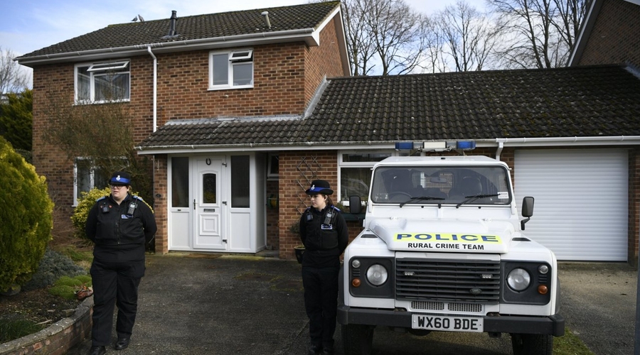 Сергей Скрипаль находится в коме. Чем его отравили — полиция знает, но не говорит