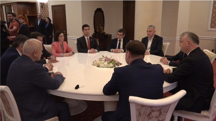 Давно умер и существенно протух – все что можно сказать о политическом строе Молдовы