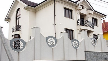 Андрей Нэстасе скрывает свой кишиневский дворец, записав его на имя мамы