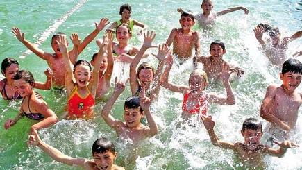 Летом школьники из РМ отдохнут в Румынии, Болгарии и Швейцарии