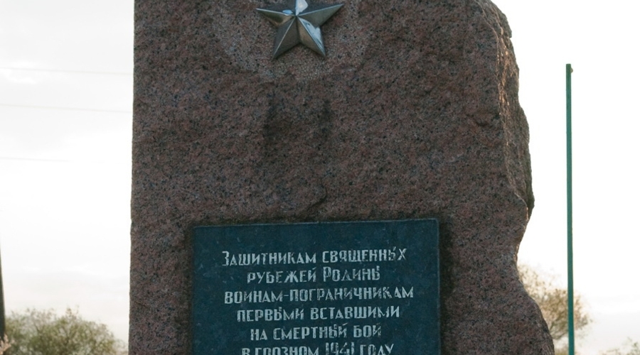 Филат вмешался? На пограничной заставе в Стояновке срочно возвращены обратно мемориальные таблички с комплекса ''Трех героев''