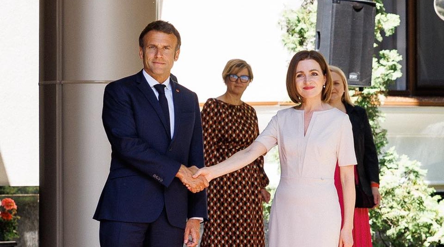 Фото дня: Э.Макрон и М.Санду