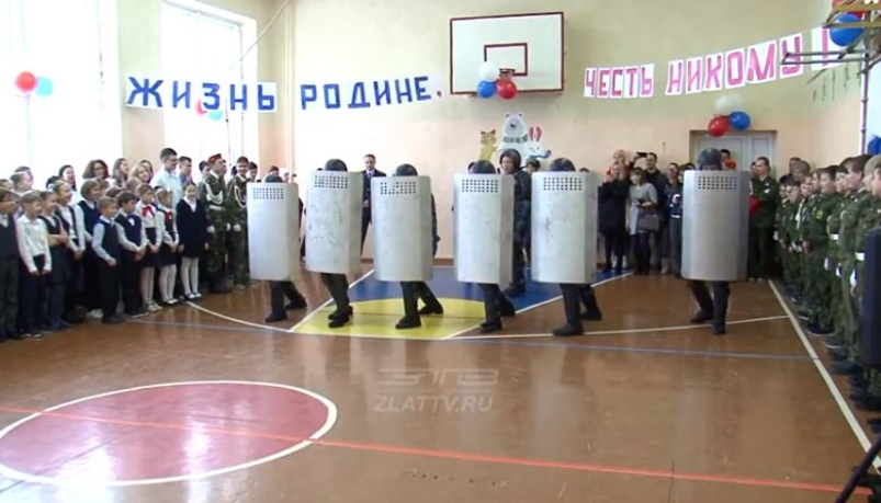 К жизни вне свободы надо приучать с детства (ВИДЕО из российской школы)