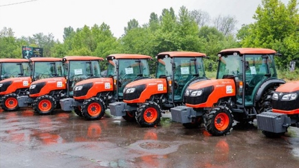 Японские тракторы для молдавских фермеров