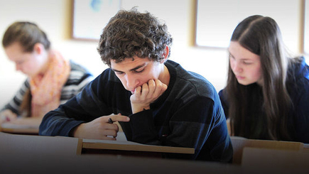 Неожиданно бакалавры 2022 года добились наилучших оценок - впервые за несколько лет