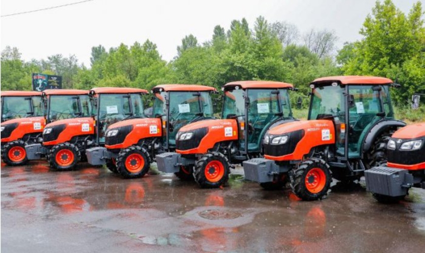 Японские тракторы для молдавских фермеров