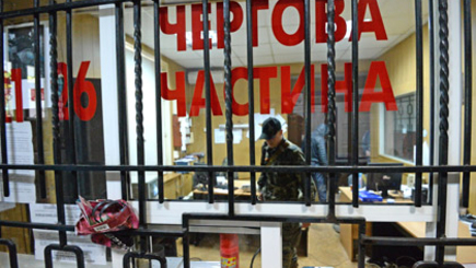 В Енакиево сепаратисты задержали 8 милиционеров