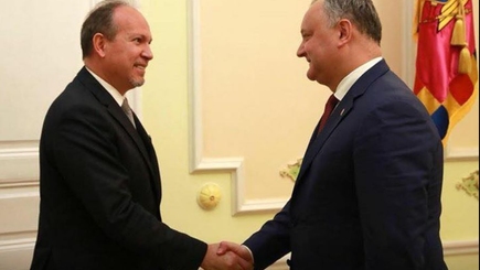 Президент Додон желает наладить отношения с Румынией