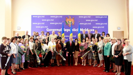 Правительственные дипломы получили ок. 60 педагогов