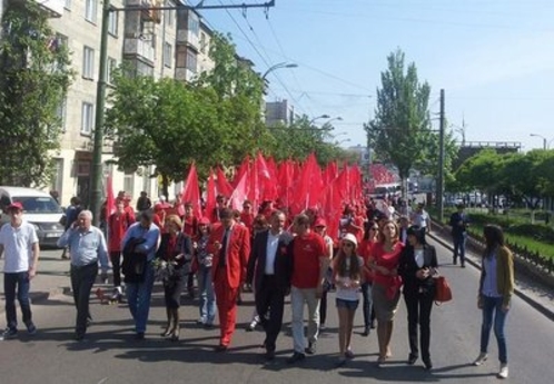 На многих столичных улицаx движение  приостановлено