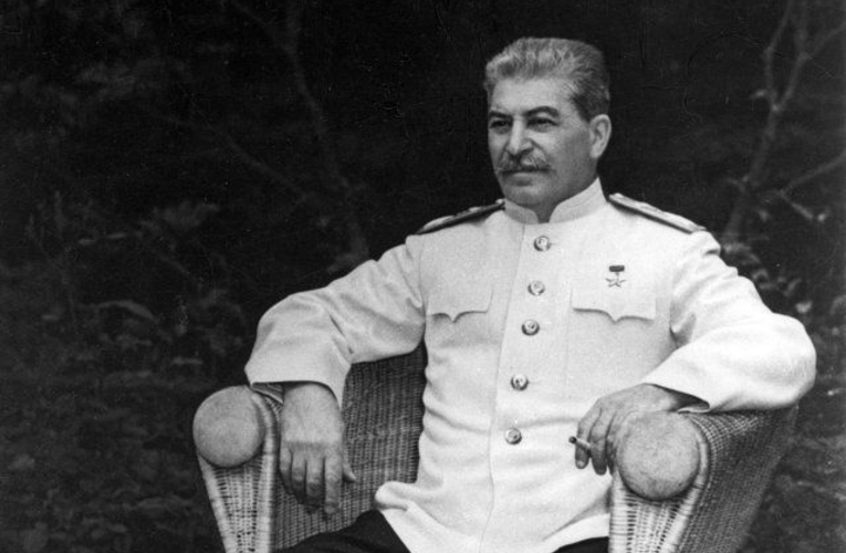 Сталин в 1941 году был готов отдать Гитлеру Прибалтику и Украину