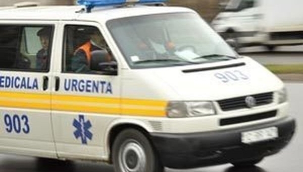 В Кишиневе машина скорой помощи врезалась в троллейбус
