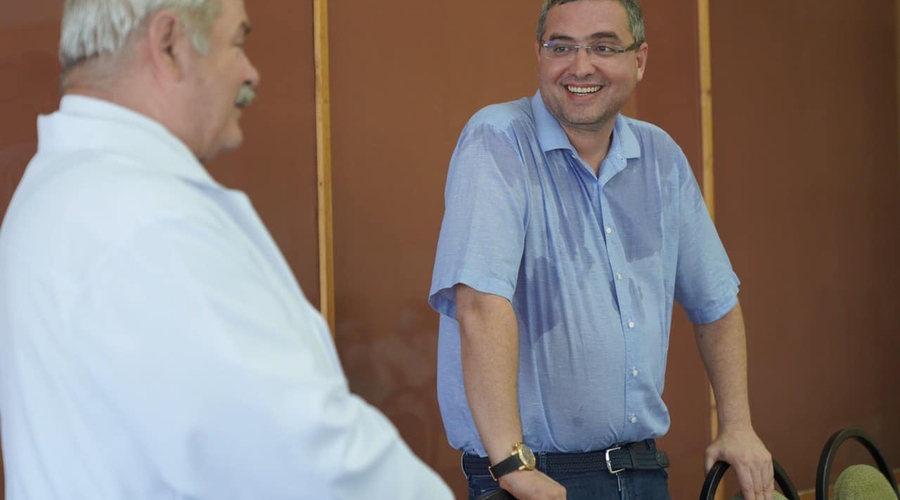 Ренато Усатый ушёл красиво! И подарил больнице реанимобиль!