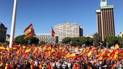 В Барселоне число протестующих против независимости Каталонии выросло до полумиллиона