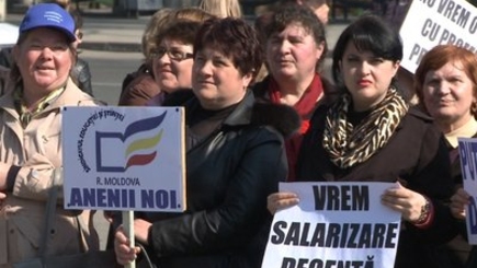 Педагогам не увеличат зарплату из-за украинского кризиса