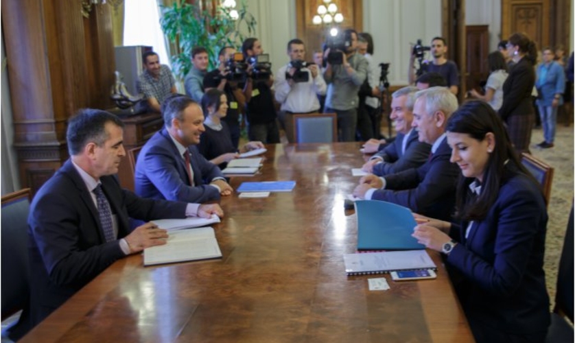 Андриан Канду принес извинения Румынии за резкие заявления президента Молдовы