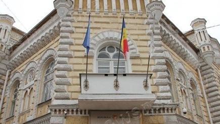 Драка с полицией возле примэрии