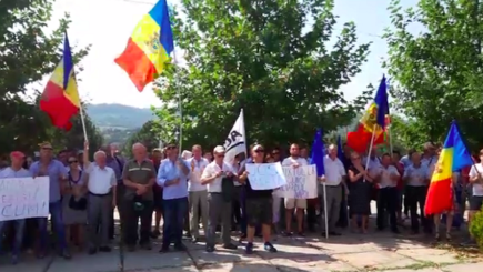 «Нэстасе - в тюрьму»: на митингах правой оппозиции появились новые лозунги