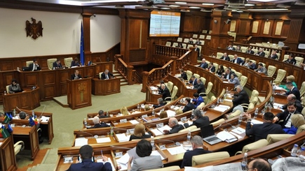Парламент проголосовал за внесение дополнений в Конституцию Республики Молдова