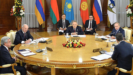 Лукашенко огорчил Путина мрачной речью на саммите ЕАЭС