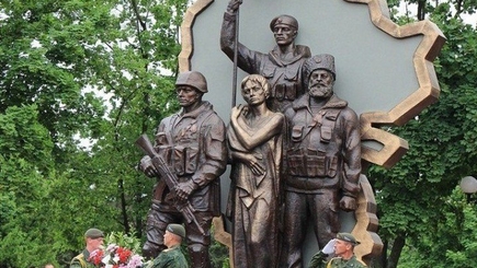 В центре Луганска взорван памятник боевикам