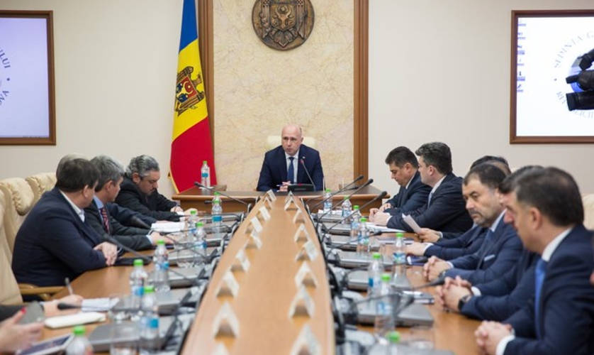 Правительство рассмотрит проект закона о госбюджете на 2016 год после консультаций с миссией МВФ