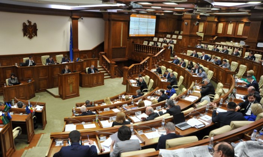 Парламент проголосовал за внесение дополнений в Конституцию Республики Молдова