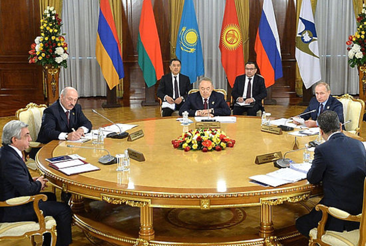 Лукашенко огорчил Путина мрачной речью на саммите ЕАЭС