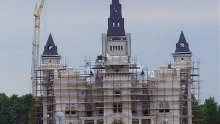 Семья Стати переезжает в новый особняк