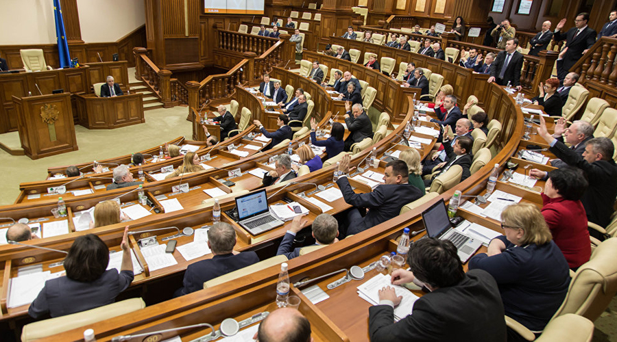 К следующему заседанию в парламенте появится два новых депутата