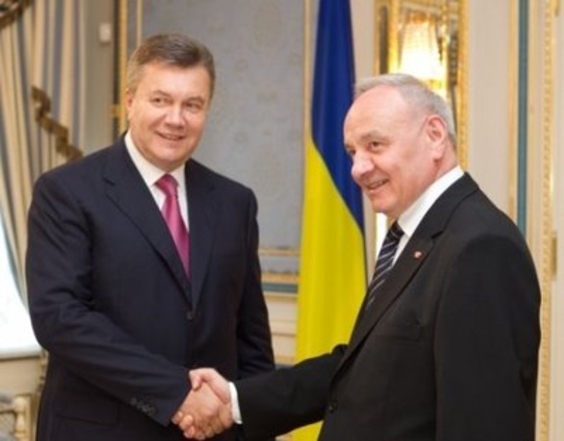 Януковича объявили персоной нон грата в РМ