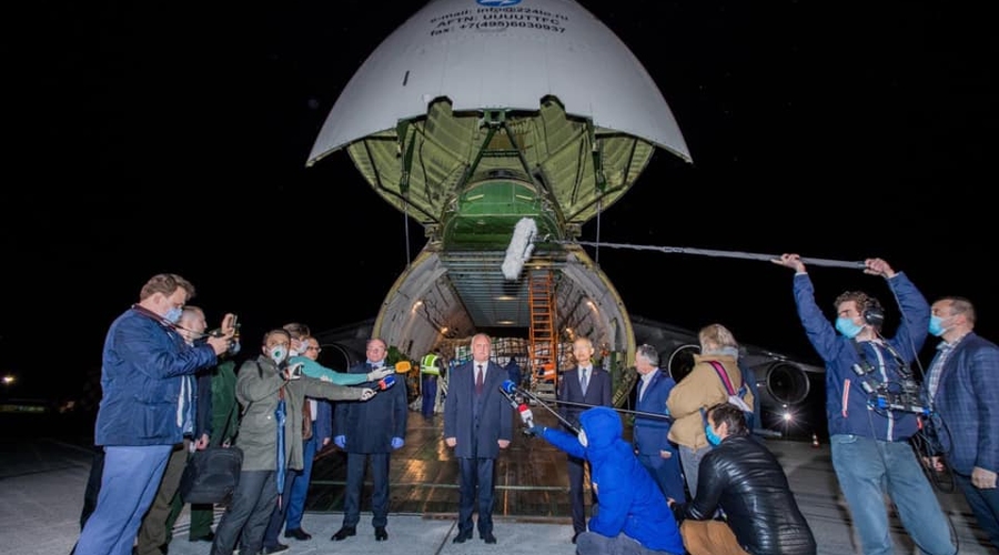 Эксперт: действия президента по «борьбе с пандемией коронавируса - политика и гонка за популярностью