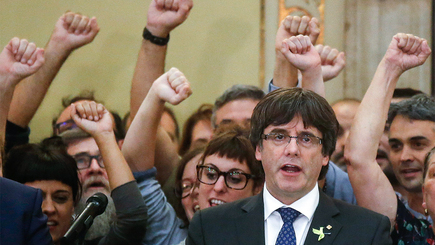 Мадрид заявил о подаче исков против Пучдемона и каталонских депутатов