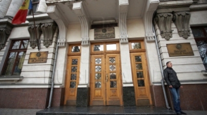 Два прокурора отстранены от должности за коррупцию