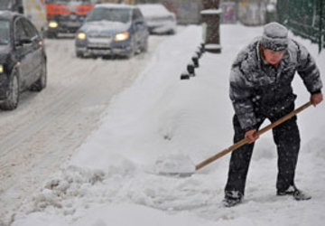 За неуборку снега у жилых домов только в одном из секторов Кишинёва оштрафовано 133 экономических агента