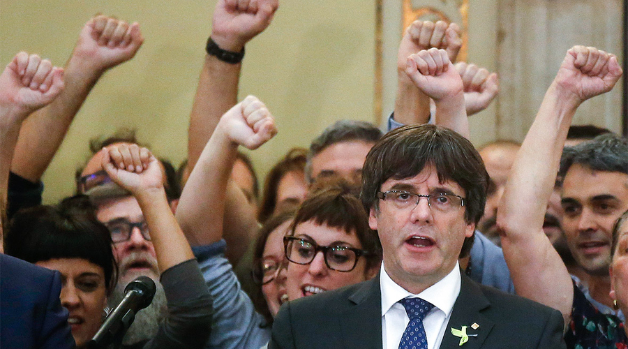 Мадрид заявил о подаче исков против Пучдемона и каталонских депутатов