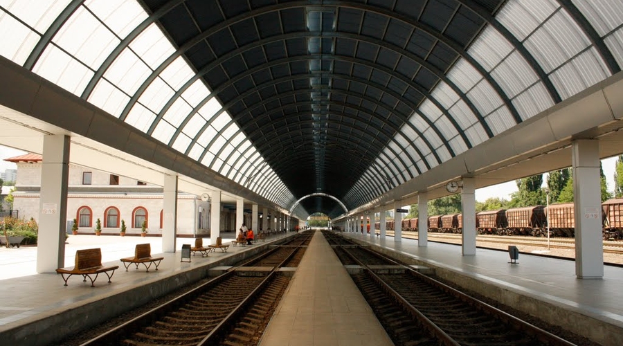 Десятки молдаван предпочитают ехать к морю поездом