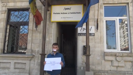 Флэшмоб у штаб-квартиры PAS: Майя Санду, не закрывай рот свободной прессе