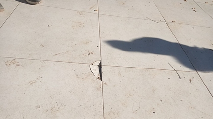 По тонкой плитке....